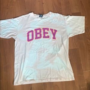 Men’s obey tee🟣